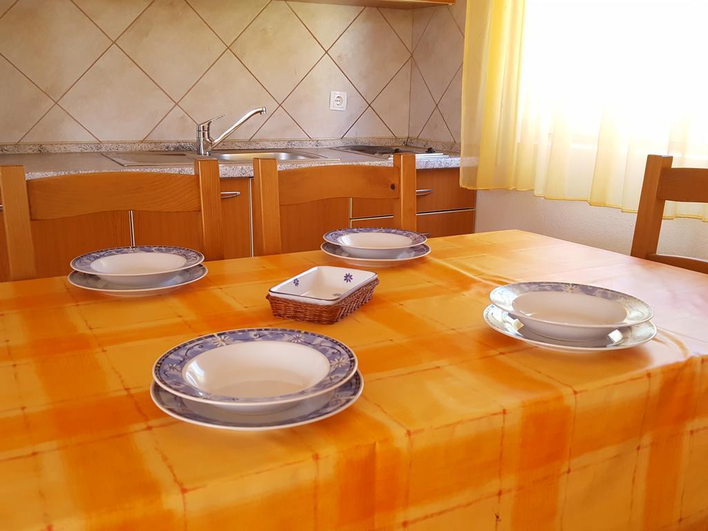 Apartments Mirakul Lopar Exterior photo