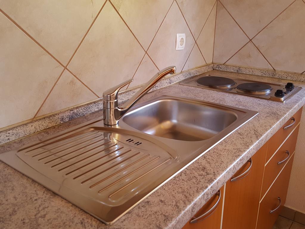 Apartments Mirakul Lopar Exterior photo