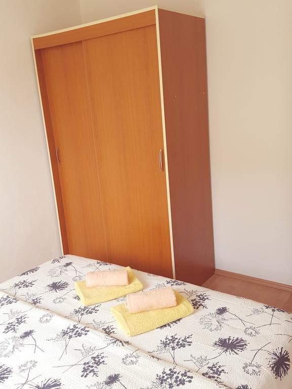 Apartments Mirakul Lopar Exterior photo