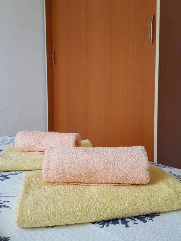 Apartments Mirakul Lopar Exterior photo
