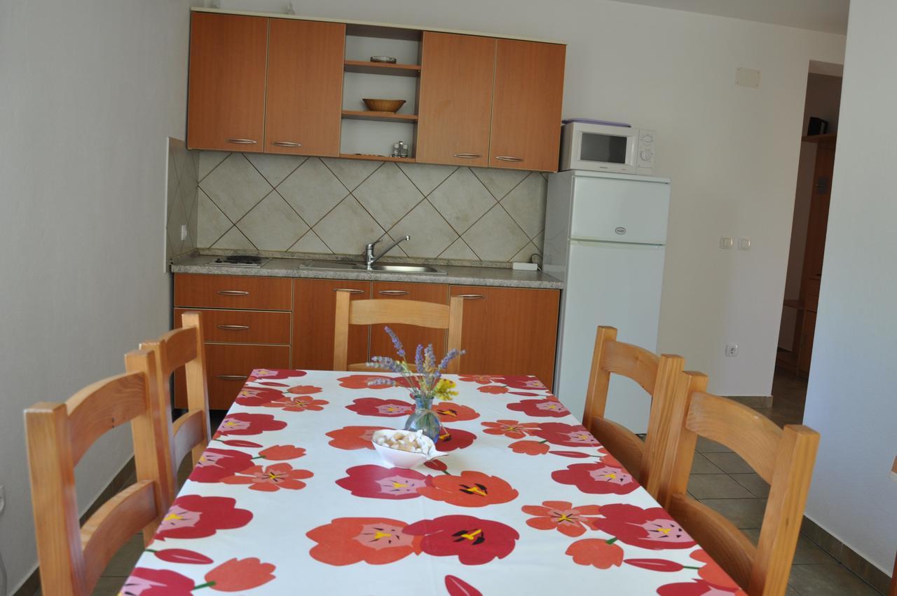 Apartments Mirakul Lopar Exterior photo